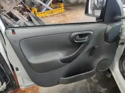 Veículo de Sucata opel combo tour 1.3 cdti 16v do ano 2005 alimentado z 13 dt