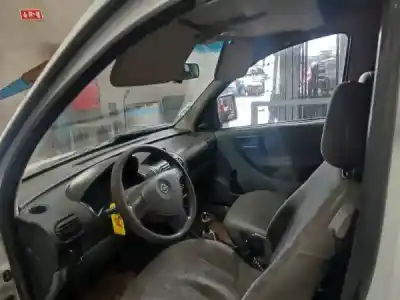 Veículo de Sucata opel combo tour 1.3 cdti 16v do ano 2005 alimentado z 13 dt