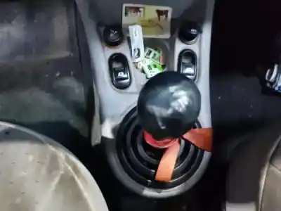 Veículo de Sucata citroen c3 i (fc_, fn_) 1.1 i do ano 2003 alimentado 