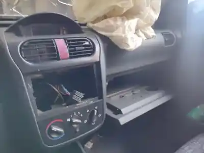 Veicolo di demolizione opel corsa c (x01) 1.2 (f08, f68) dell'anno 2001 alimentato z 12 xe Veicolo di demolizione opel corsa c (x01) 1.2 (f08, f68) dell'anno 2001 alimentato z 12 xe