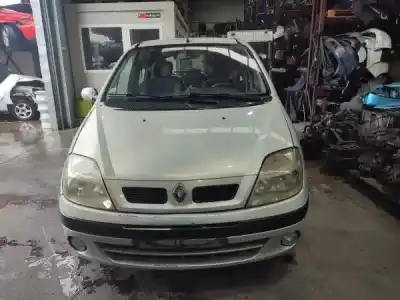Véhicule à la ferraille renault megane scenic (ja0/1_) 1.4 i (ja0e) de l'année 2000 alimenté 