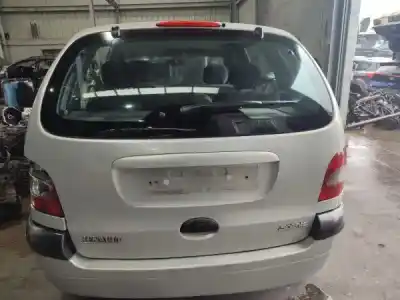 Véhicule à la ferraille renault megane scenic (ja0/1_) 1.4 i (ja0e) de l'année 2000 alimenté 