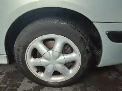 Véhicule à la ferraille renault megane scenic (ja0/1_) 1.4 i (ja0e) de l'année 2000 alimenté 