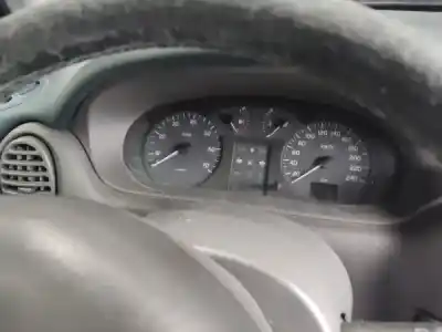 Véhicule à la ferraille renault megane scenic (ja0/1_) 1.4 i (ja0e) de l'année 2000 alimenté 