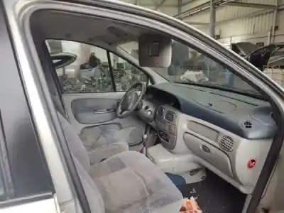 Véhicule à la ferraille renault megane scenic (ja0/1_) 1.4 i (ja0e) de l'année 2000 alimenté 