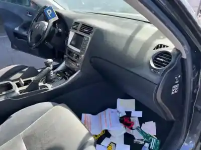 Здавання транспортного засобу lexus is ii (_e2_) 220d (ale20) року 2006 потужний 