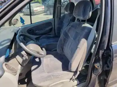 Véhicule à la ferraille renault megane scenic (ja0/1_) 1.9 dti (ja0n) de l'année 2000 alimenté 