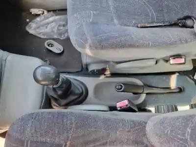 Véhicule à la ferraille renault megane scenic (ja0/1_) 1.9 dti (ja0n) de l'année 2000 alimenté 