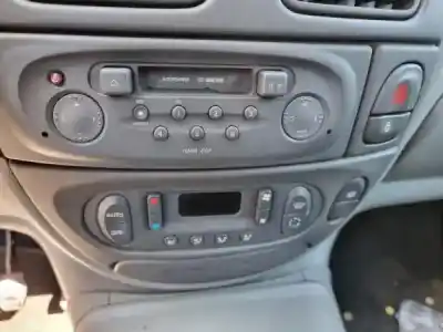 Véhicule à la ferraille renault megane scenic (ja0/1_) 1.9 dti (ja0n) de l'année 2000 alimenté 