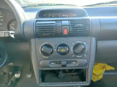 Veículo de Sucata opel corsa b (s93) 1.2 i (f08 f68 m68) do ano 1996 alimentado 