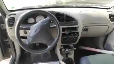 Sloopvoertuig ford fiesta iv (ja_, jb_) 1.25 i 16v gasolina 1998 5p van het jaar 1997 aangedreven 