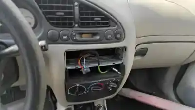 Sloopvoertuig ford fiesta iv (ja_, jb_) 1.25 i 16v gasolina 1998 5p van het jaar 1997 aangedreven 