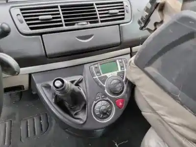 Veículo de Sucata citroen c8 2.2 hdi 16v premier ii do ano 2003 alimentado 4hw (dw12ted4)