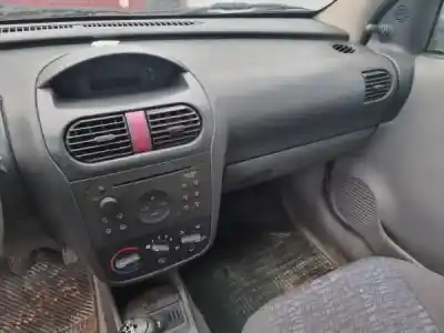 Scrapping Vehicle opel corsa c 1.2 16v cat (z 12 xe / lw4) of the year 2001 powered z 12 xe