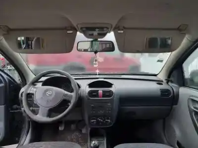 Scrapping Vehicle opel corsa c 1.2 16v cat (z 12 xe / lw4) of the year 2001 powered z 12 xe