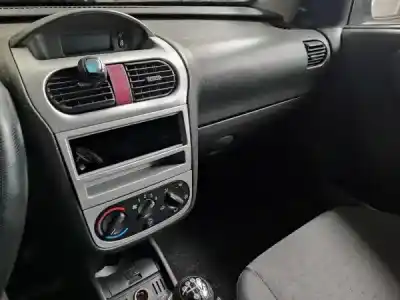 Véhicule à la ferraille opel corsa c (x01) 1.2 (f08, f68) de l'année 2003 alimenté z 12 xe Véhicule à la ferraille opel corsa c (x01) 1.2 (f08, f68) de l'année 2003 alimenté z 12 xe