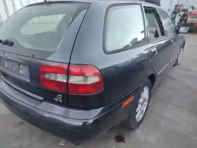 Veículo de Sucata volvo v40 combi (vw) 1.9 td gasóleo 1997 5p do ano 2002 alimentado d 4192 t3