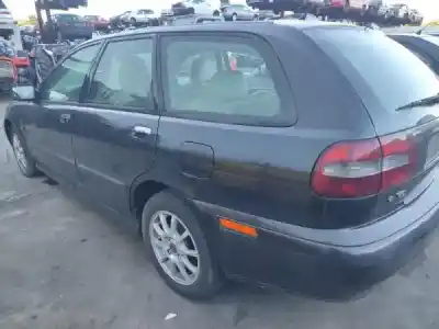 Veículo de Sucata volvo v40 combi (vw) 1.9 td gasóleo 1997 5p do ano 2002 alimentado d 4192 t3