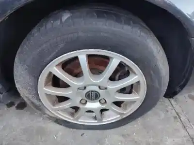 Veículo de Sucata volvo v40 combi (vw) 1.9 td gasóleo 1997 5p do ano 2002 alimentado d 4192 t3