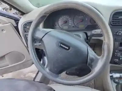 Veículo de Sucata volvo v40 combi (vw) 1.9 td gasóleo 1997 5p do ano 2002 alimentado d 4192 t3