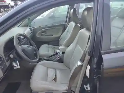 Veículo de Sucata volvo v40 combi (vw) 1.9 td gasóleo 1997 5p do ano 2002 alimentado d 4192 t3