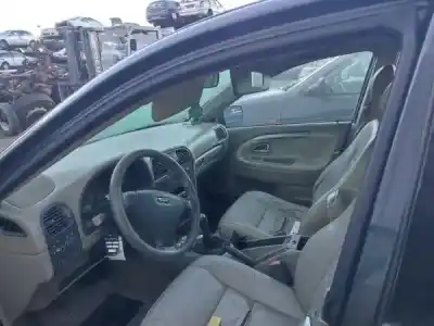 Veículo de Sucata volvo v40 combi (vw) 1.9 td gasóleo 1997 5p do ano 2002 alimentado d 4192 t3