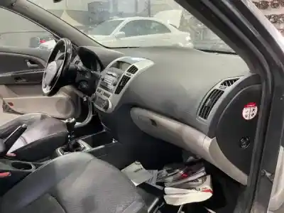 Veicolo di demolizione kia ceed (ed) 2.0 emotion dell'anno 2009 alimentato d4ea