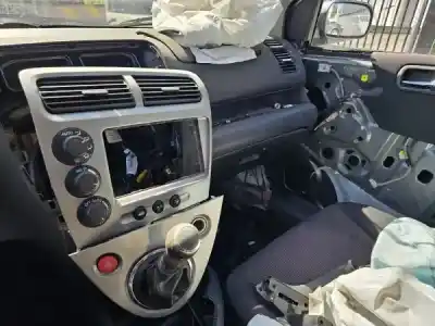 Veicolo di demolizione honda civic vii hatchback (eu, ep, ev) 1.4 is (ep1 eu5 eu7) dell'anno 2005 alimentato d14z6 Veicolo di demolizione honda civic vii hatchback (eu, ep, ev) 1.4 is (ep1 eu5 eu7) dell'anno 2005 alimentato d14z6