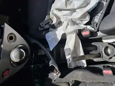 Veicolo di demolizione honda civic vii hatchback (eu, ep, ev) 1.4 is (ep1 eu5 eu7) dell'anno 2005 alimentato d14z6 Veicolo di demolizione honda civic vii hatchback (eu, ep, ev) 1.4 is (ep1 eu5 eu7) dell'anno 2005 alimentato d14z6