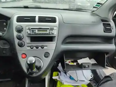 Veículo de Sucata honda civic vii hatchback (eu, ep, ev) 1.6 i (ep2 eu8 eu6) do ano 2005 alimentado 