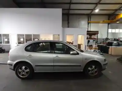 Здавання транспортного засобу seat leon (1m1) 1.6 року 2001 потужний 0