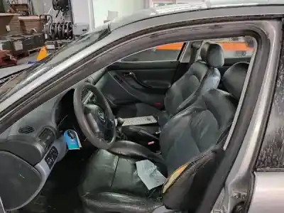 Здавання транспортного засобу seat leon (1m1) 1.6 року 2001 потужний 0