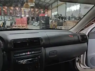 Здавання транспортного засобу seat leon (1m1) 1.6 року 2001 потужний 0