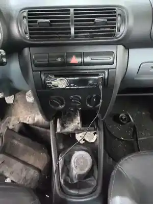 Здавання транспортного засобу seat leon (1m1) 1.6 року 2001 потужний 0