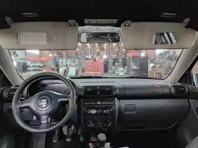 Здавання транспортного засобу seat leon (1m1) 1.6 року 2001 потужний 0