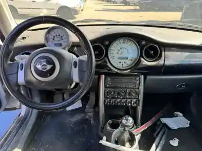 Véhicule à la ferraille mini mini (r50, r53) 3243 l gasolina 2024 3p de l'année 2005 alimenté w10 b16 a