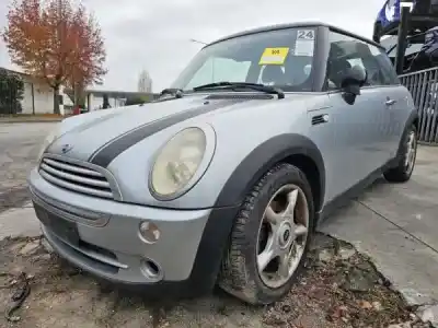 Véhicule à la ferraille MINI MINI (R50, R53) Cooper de l'année 2005 alimenté W10 B16 A