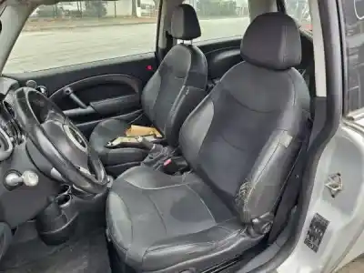 Sloopvoertuig mini mini (r50, r53) cooper van het jaar 2005 aangedreven w10 b16 a