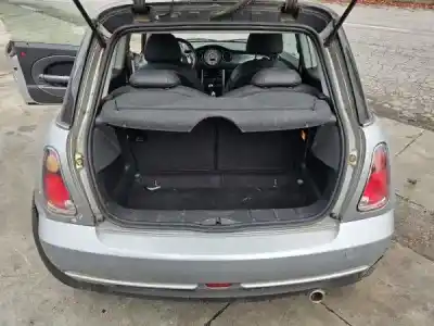 Sloopvoertuig mini mini (r50, r53) cooper van het jaar 2005 aangedreven w10 b16 a