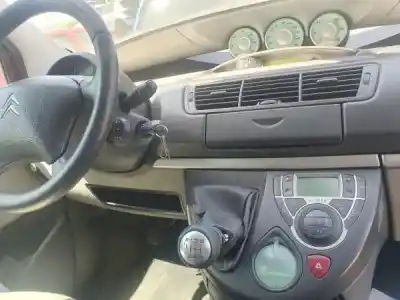 Veículo de Sucata citroen c8 2.2 hdi 16v premier ii do ano 2004 alimentado 4hw (dw12ted4)