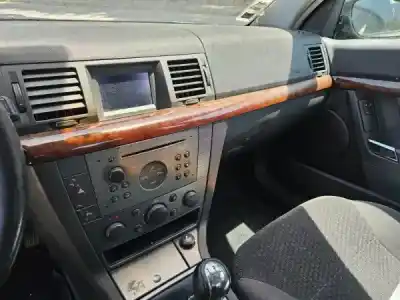 Véhicule à la ferraille opel vectra c caravan (2003->) 2.2 elegance [2.2 ltr. - 92 kw 16v dti cat (y 22 dtr / l50)] de l'année 2003 alimenté y 22 dtr