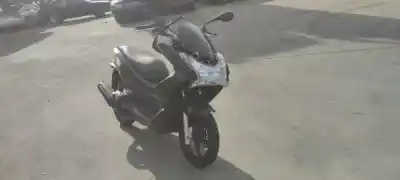 Véhicule à la ferraille HONDA PCX PCX 125 (JF28) de l'année 2010 alimenté 