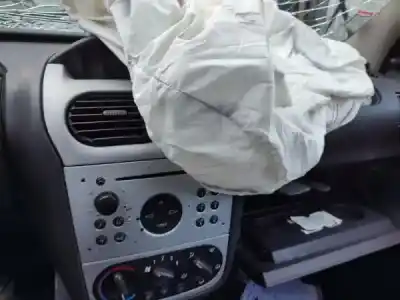 Veicolo di demolizione opel corsa c (x01) 1.4 (f08, f68) dell'anno 2004 alimentato 0