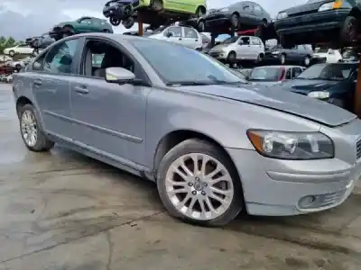 Sloopvoertuig volvo s40 ii (ms) 2.4 gasolina 2004 4p van het jaar 2004 aangedreven b 5244 s4