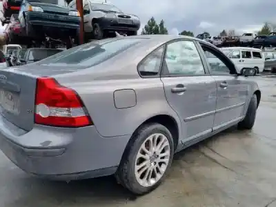 Sloopvoertuig volvo s40 ii (ms) 2.4 gasolina 2004 4p van het jaar 2004 aangedreven b 5244 s4