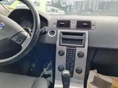 Sloopvoertuig volvo s40 ii (ms) 2.4 gasolina 2004 4p van het jaar 2004 aangedreven b 5244 s4