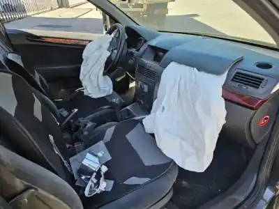 Véhicule à la ferraille opel astra h classic hatchback (a04) 1.7 cdti (l48) de l'année 2004 alimenté z 17 dth Véhicule à la ferraille opel astra h classic hatchback (a04) 1.7 cdti (l48) de l'année 2004 alimenté z 17 dth