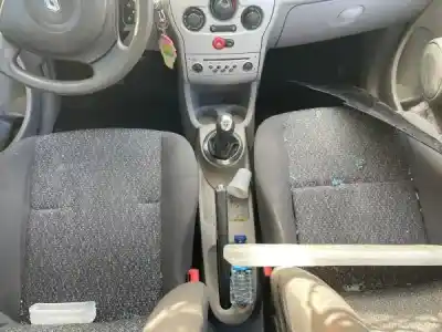 Véhicule à la ferraille renault modus / grand modus (f/jp0_) 1.2 (jp0c jp0k fp0c fp0k fp0p jp0p jp0t) de l'année 2004 alimenté d4f 740