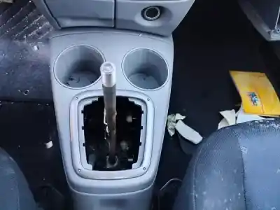 Veicolo di demolizione mazda 2 (dy) gasolina 2004 5p dell'anno 2004 alimentato fuja