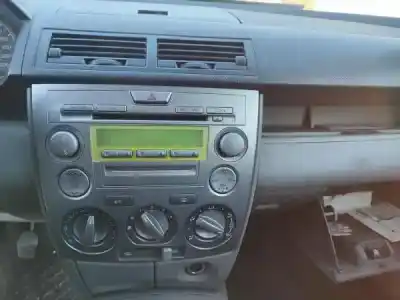 Veicolo di demolizione mazda 2 (dy) gasolina 2004 5p dell'anno 2004 alimentato fuja